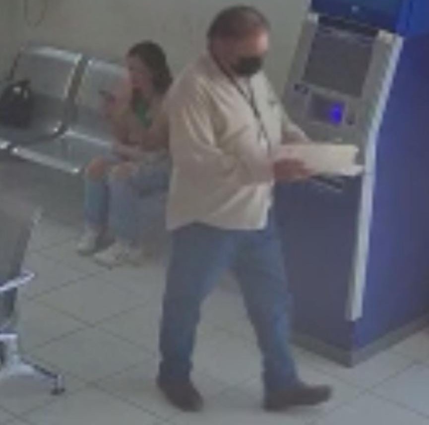 Indignante, ahora temen que quieran despojar a Arnulfo de su casa; sospechoso hombre acude al Hospital
