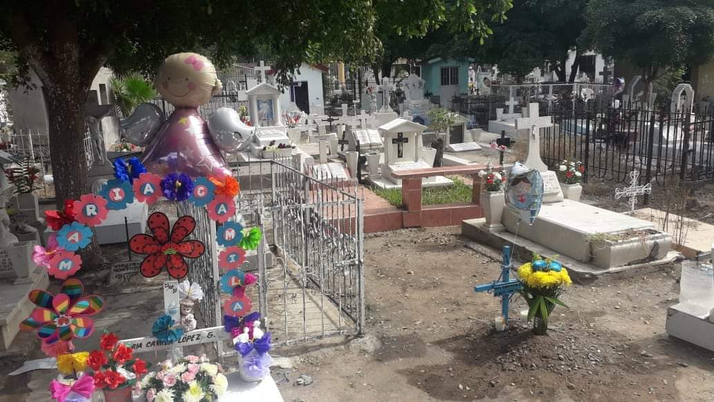 Cero alcohol y la música regulada en panteones durante Día de Muertos, definen autoridades