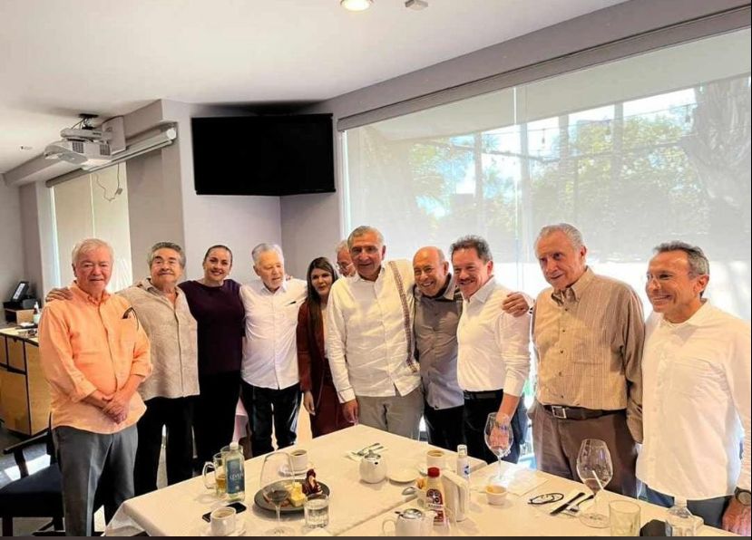 Fue un saludo y cortesía, dice Rocha tras foto con exgobernadores priistas; explica que no comieron juntos, fue ocasional