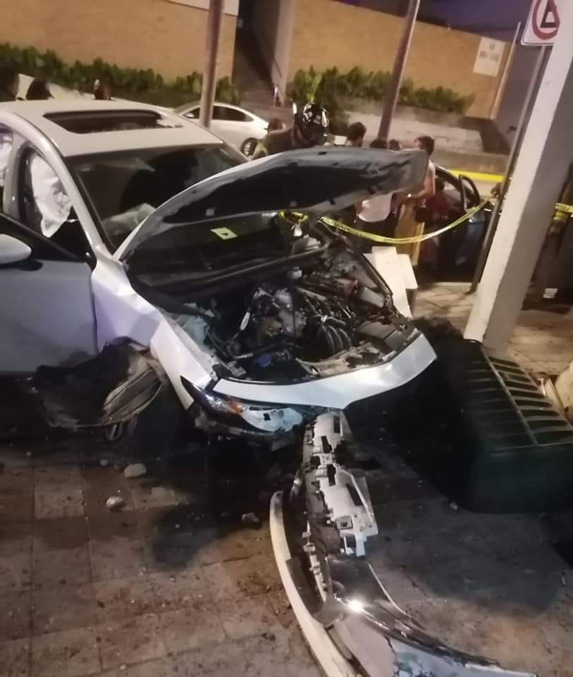 En Mazatlán: Se registra aparatoso choque en la Camarón Sábalo por mega topes