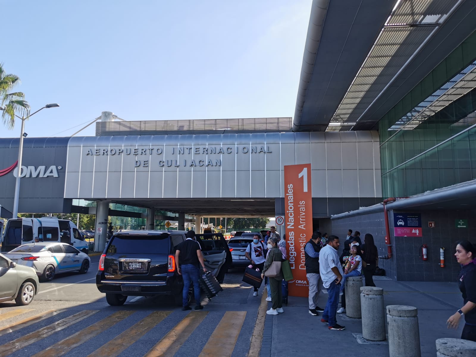 Llega retrasado AMLO al aeropuerto de Culiacán; concluyó su gira por Sinaloa