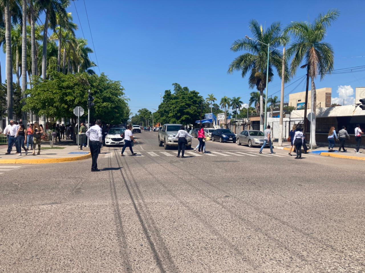 Desalojan Palacio Municipal de Ahome por amenaza de coche bomba