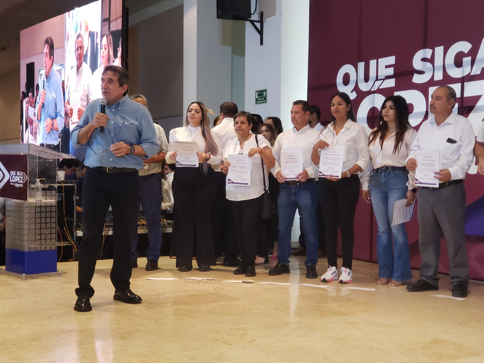 Rinde protesta Cuén como líder en Sinaloa del movimiento ‘Que siga López, estamos Agusto’