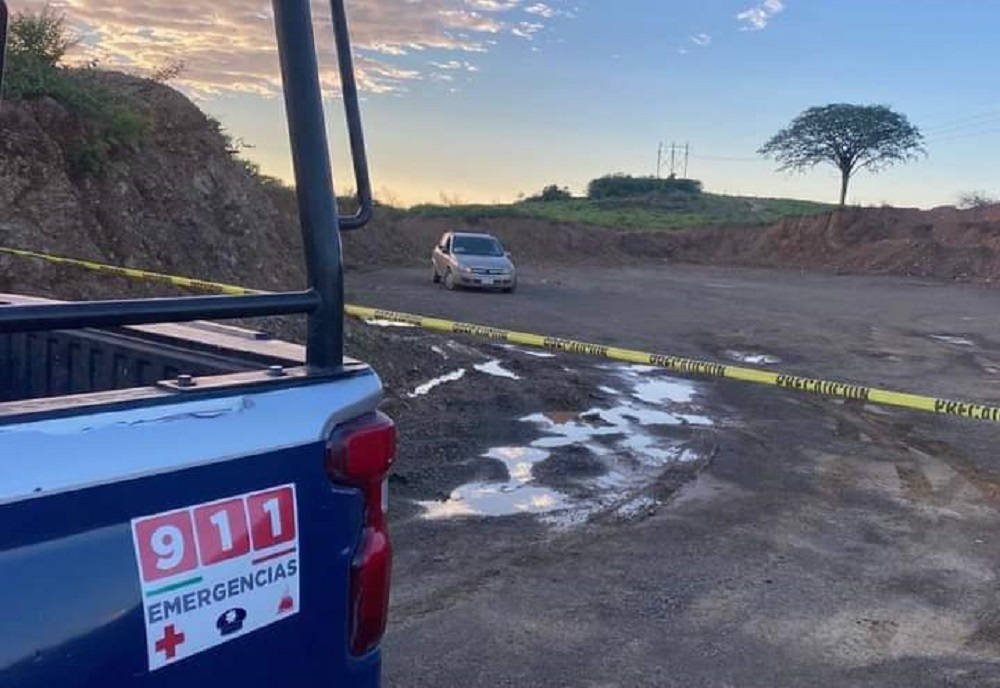 Encuentran dos personas sin vida al interior de un vehículo en Mazatlán