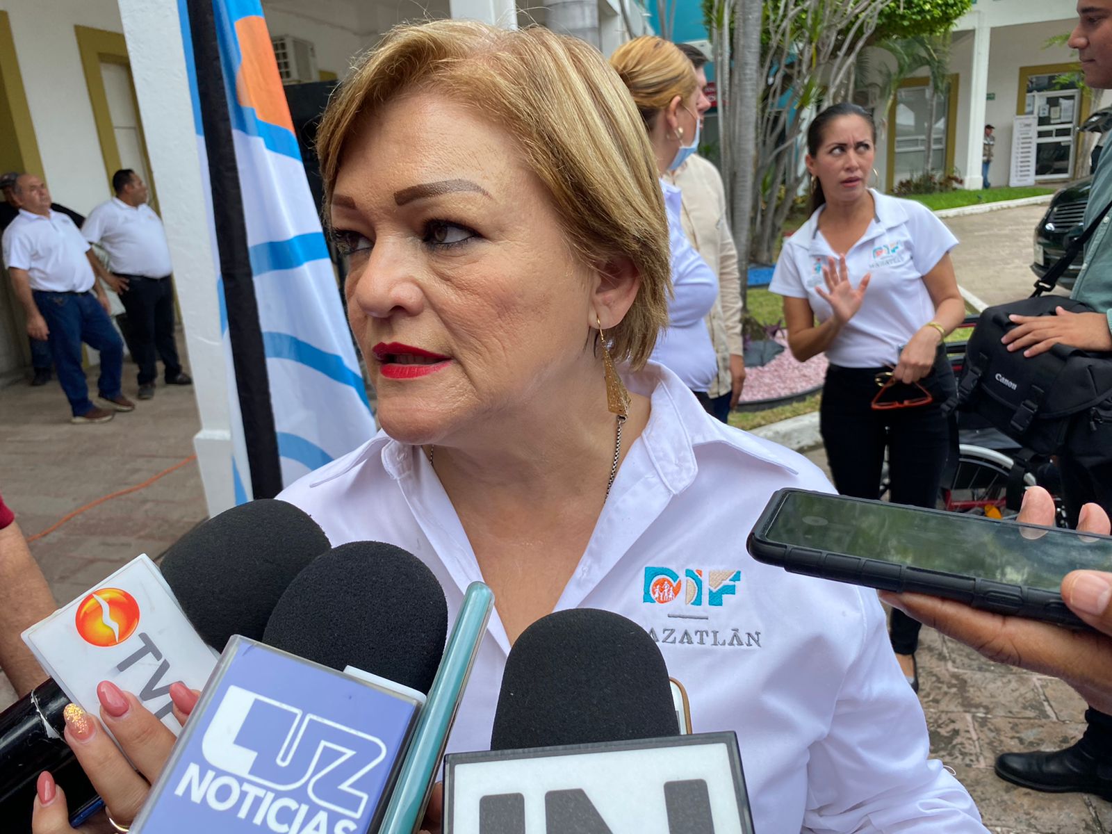 ¿Gana o no 50 mil mensuales la titular del DIF Mazatlán? Funcionaria prefiere no responder
