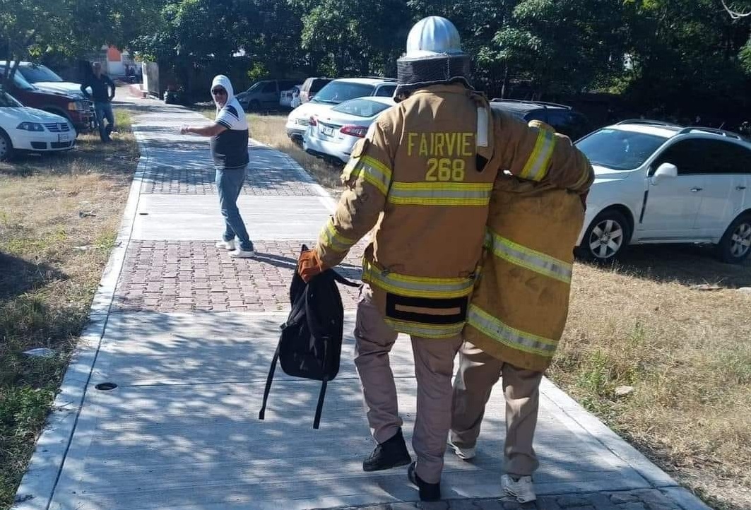 Abejas atacan a más de 50 alumnos en la secundaria Maestro Julio Hernández y 6 maestros en Rosario