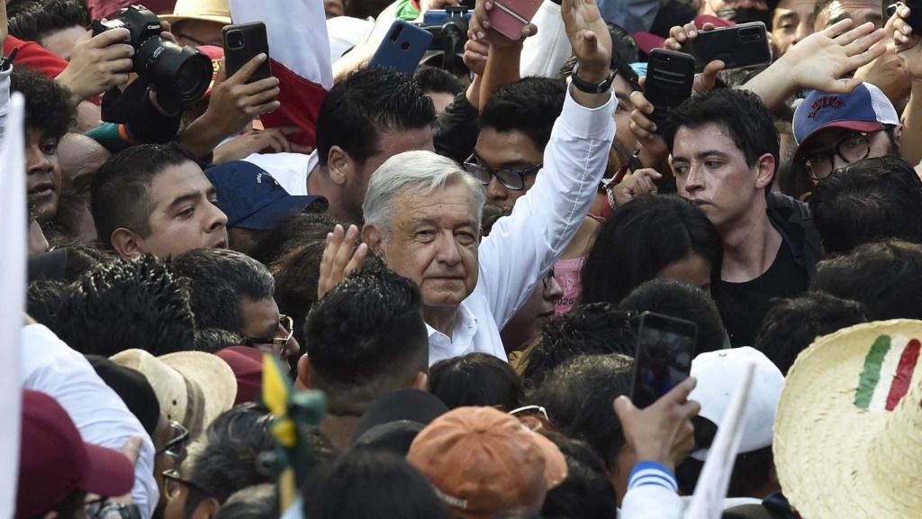 Agradece AMLO a asistentes a la marcha y celebra el saldo blanco; “no escuche nada del INE”, asegura