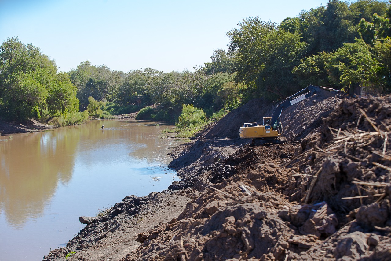 Aprovechando que no hay lluvias, avanza la segunda etapa de limpieza del río Sinaloa en más de un kilómetro