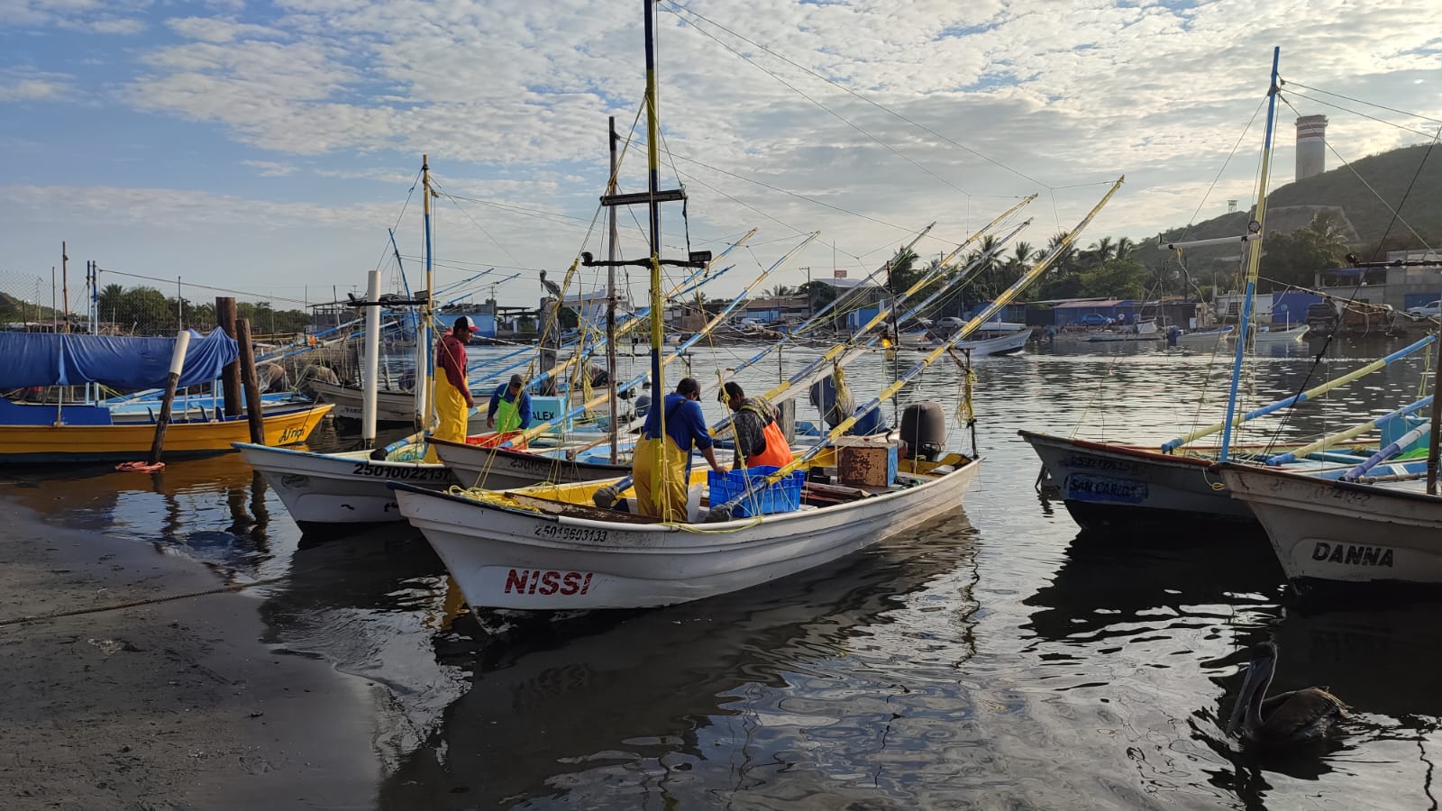 Sufren parálisis social pescadores en Ahome, Sinaloa, a consecuencia del temporal que impera en la región