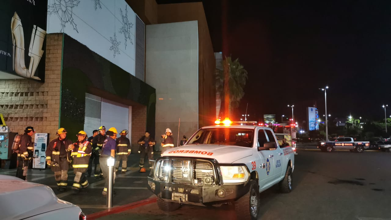 De última hora reportan incendio en Plaza Fórum Culiacán