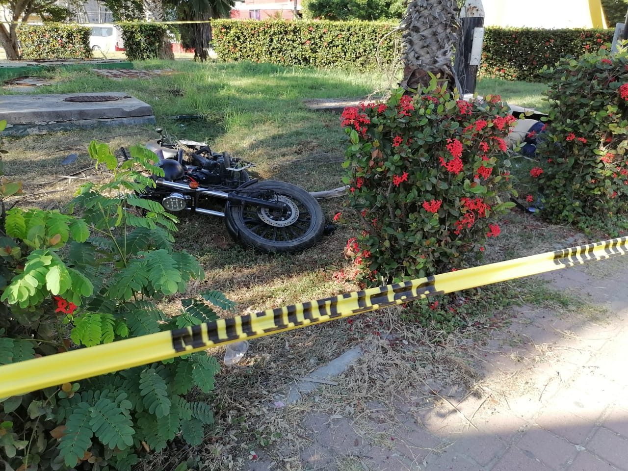 Derrapa motociclista en bulevar La Marina y muere al instante