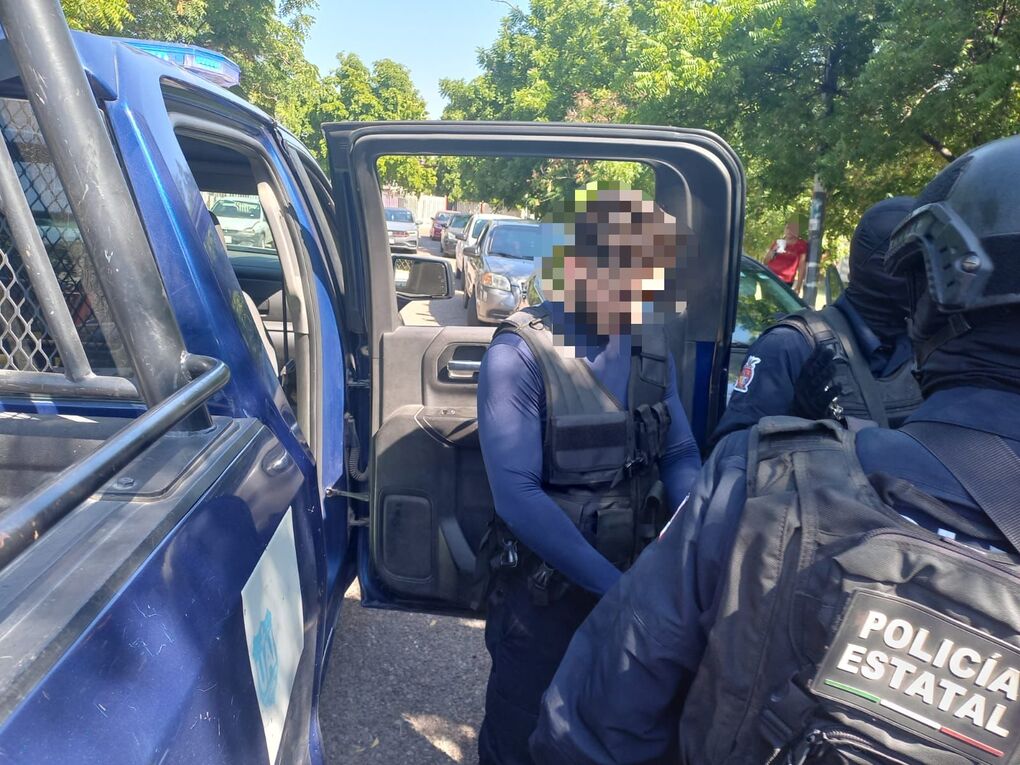 Detienen a ‘empecherado’ con arma de juguete grabando ‘narcovideo’, frente a la ETI #1, en Culiacán