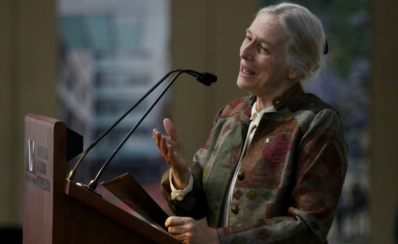 Elena Burns no va a Sinaloa a coordinar presas, se queda en Presidencia a elaborar plan del agua: AMLO
