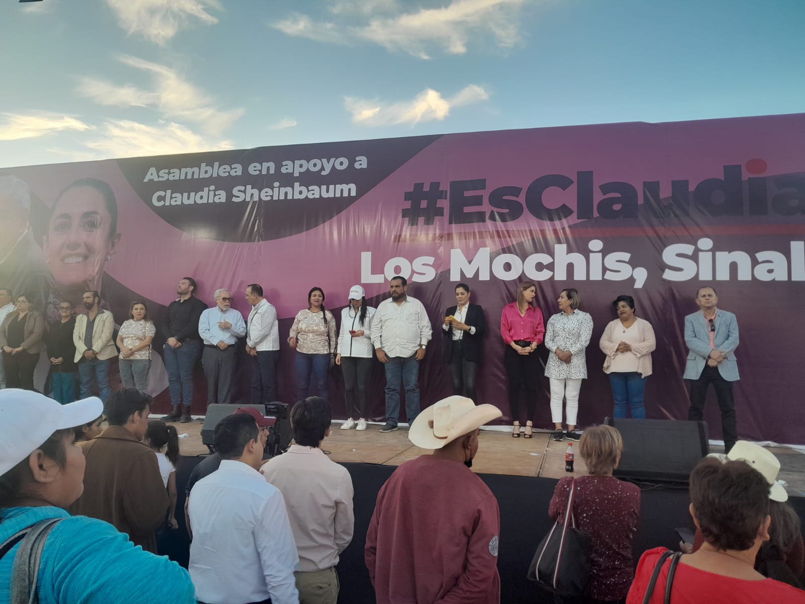 En Los Mochis, cientos de personas asisten a asamblea en apoyo a Sheinbaum
