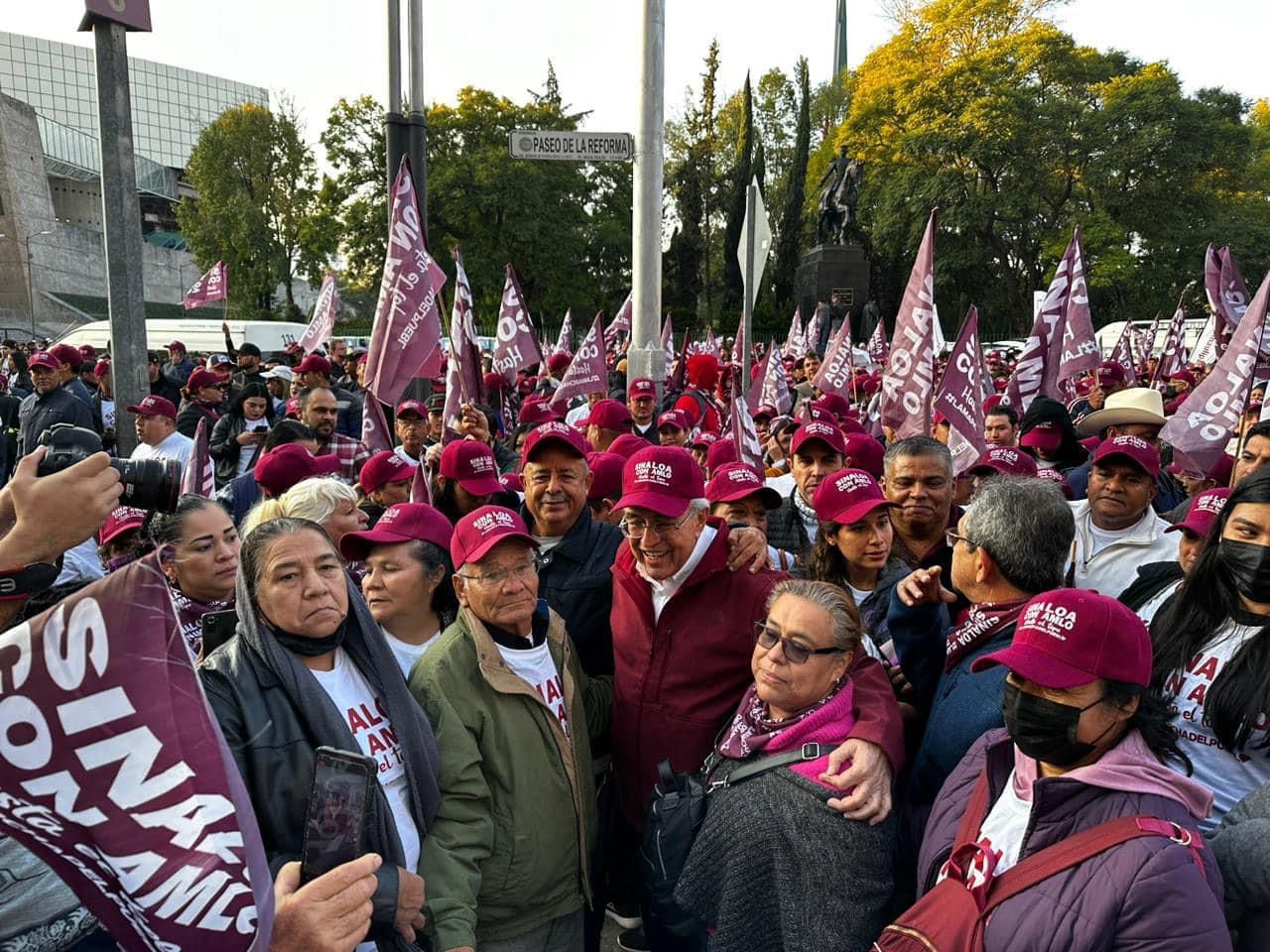 Encabeza Rocha Moya contingente de Sinaloa en marcha de apoyo a AMLO