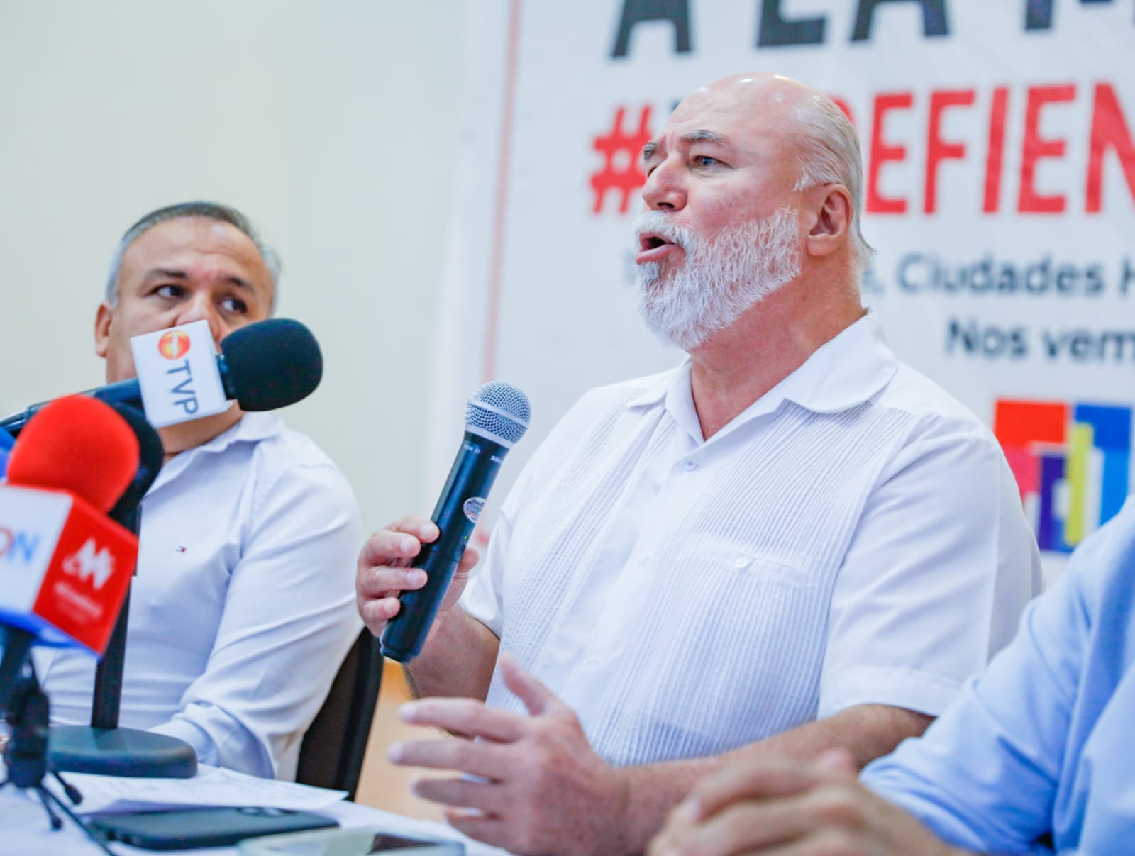“Que no nos venga AMLO a decir que la democracia nació con él”: Clouthier; acción contra el INE es venganza, dice