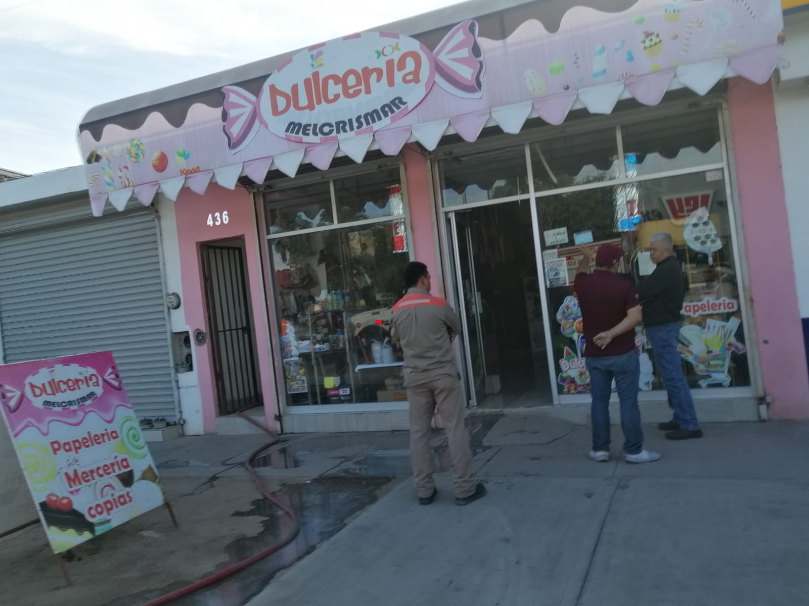 Incendio en una dulcería moviliza a los cuerpos de emergencia en Los Mochis