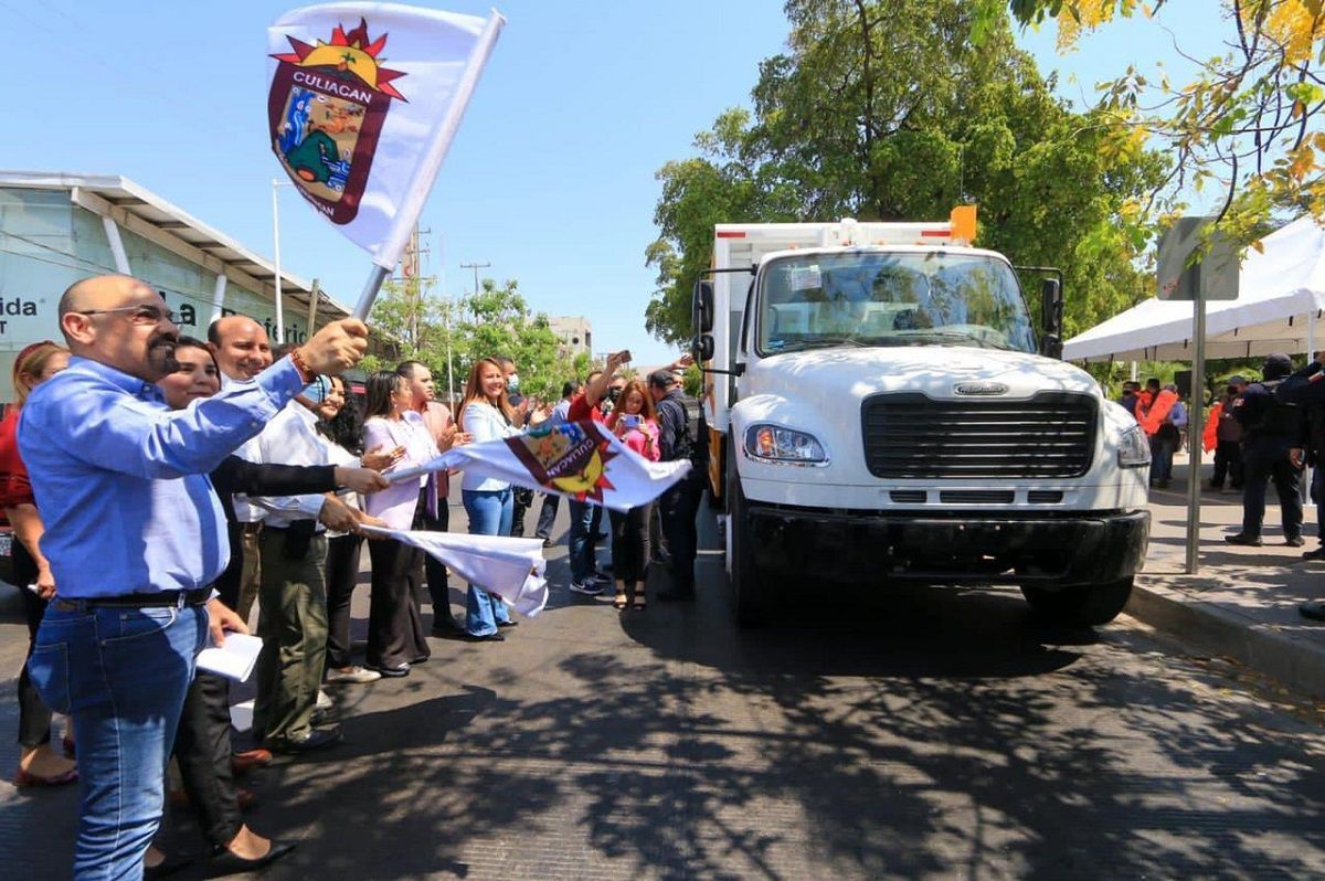 Llega Othón Herrera ante el juez para buscar la suspensión del proceso penal por renta de camiones de la basura