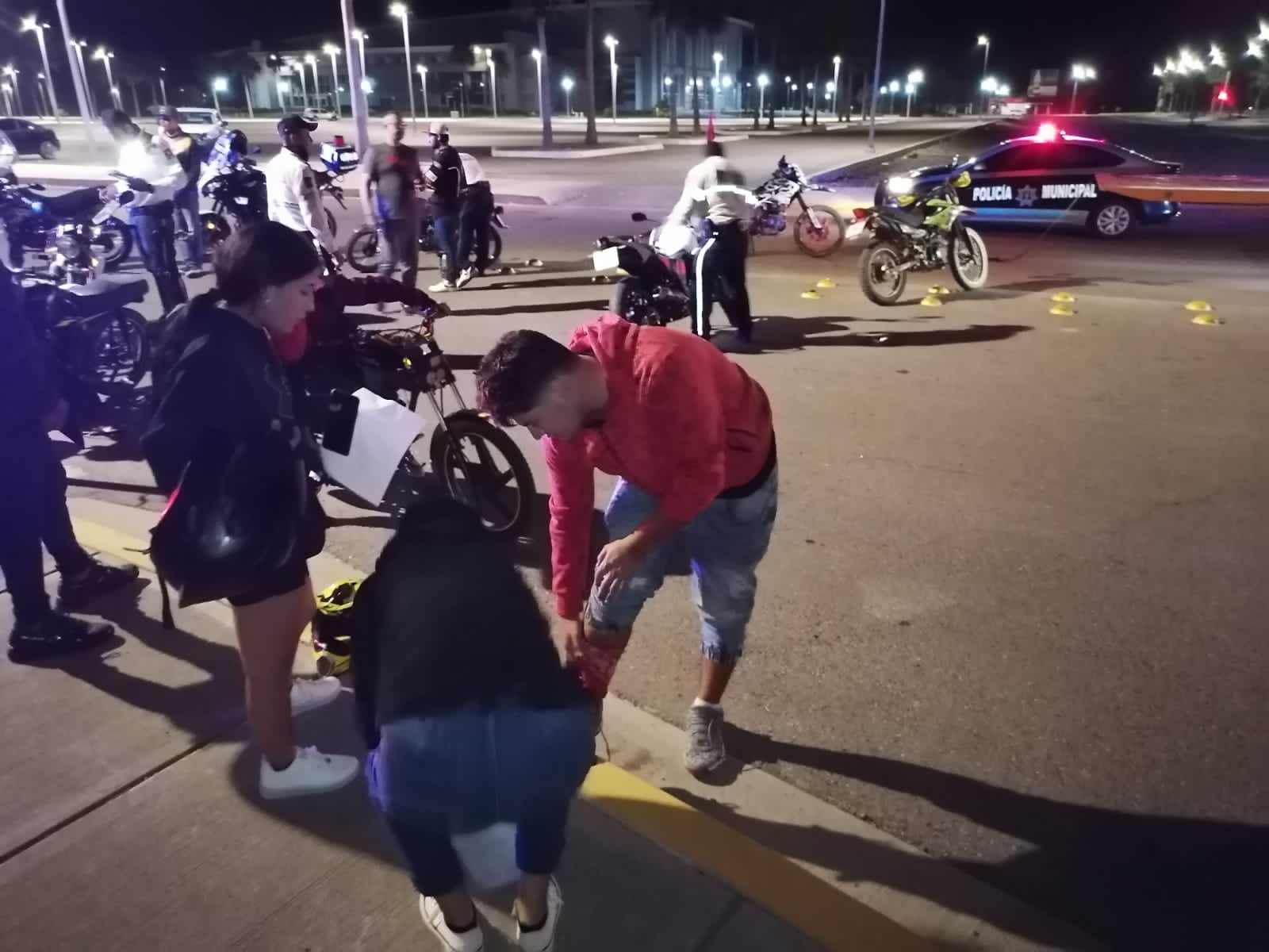 La noche de Halloween, ‘Los Mortalicos’ rompen las leyes de tránsito y se hacen perseguir, en Ahome