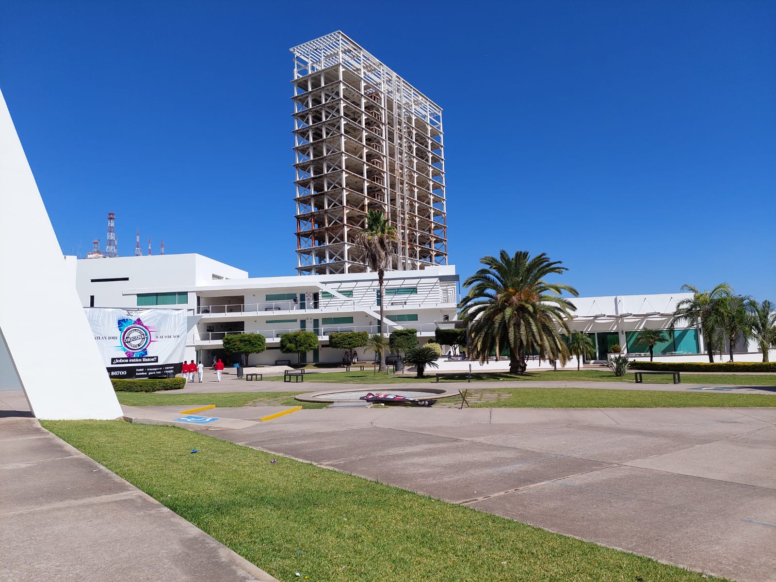 Omiten hablar sobre la clausura de edificio autoridades de la universidad de Durango