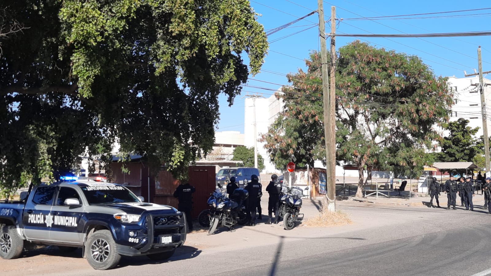 Hallan armas de fuego, cargadores y droga, en celdas del módulo del reo al que a iba a visitar Gonzalo