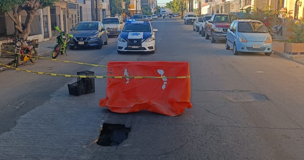 Por socavón, Tránsito Municipal cierra avenida Baluarte y Río Piaxtla en Mazatlán