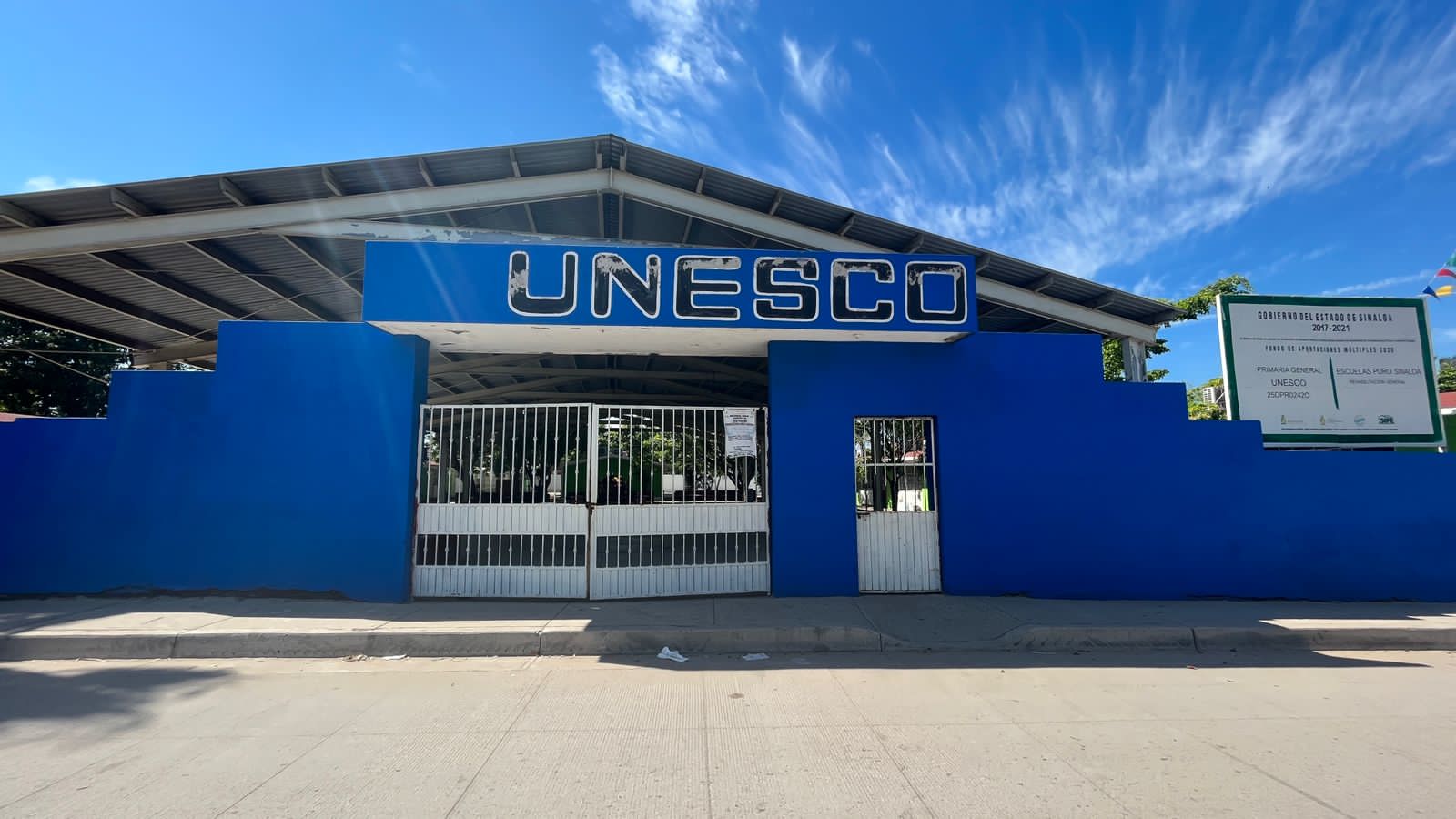 Presunto acosador llega como director a escuela de la Isla de la Piedra; padres de familia temen por sus hijos