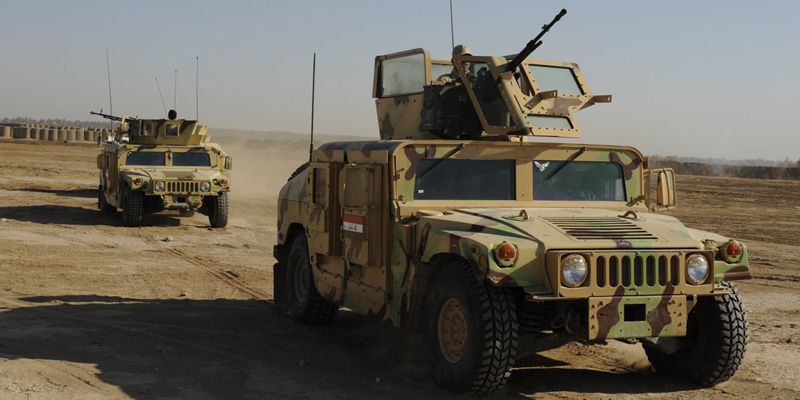 Texas ‘bloquea’ cruce de ilegales con vehículos militares blindados de su GN, en la frontera sur
