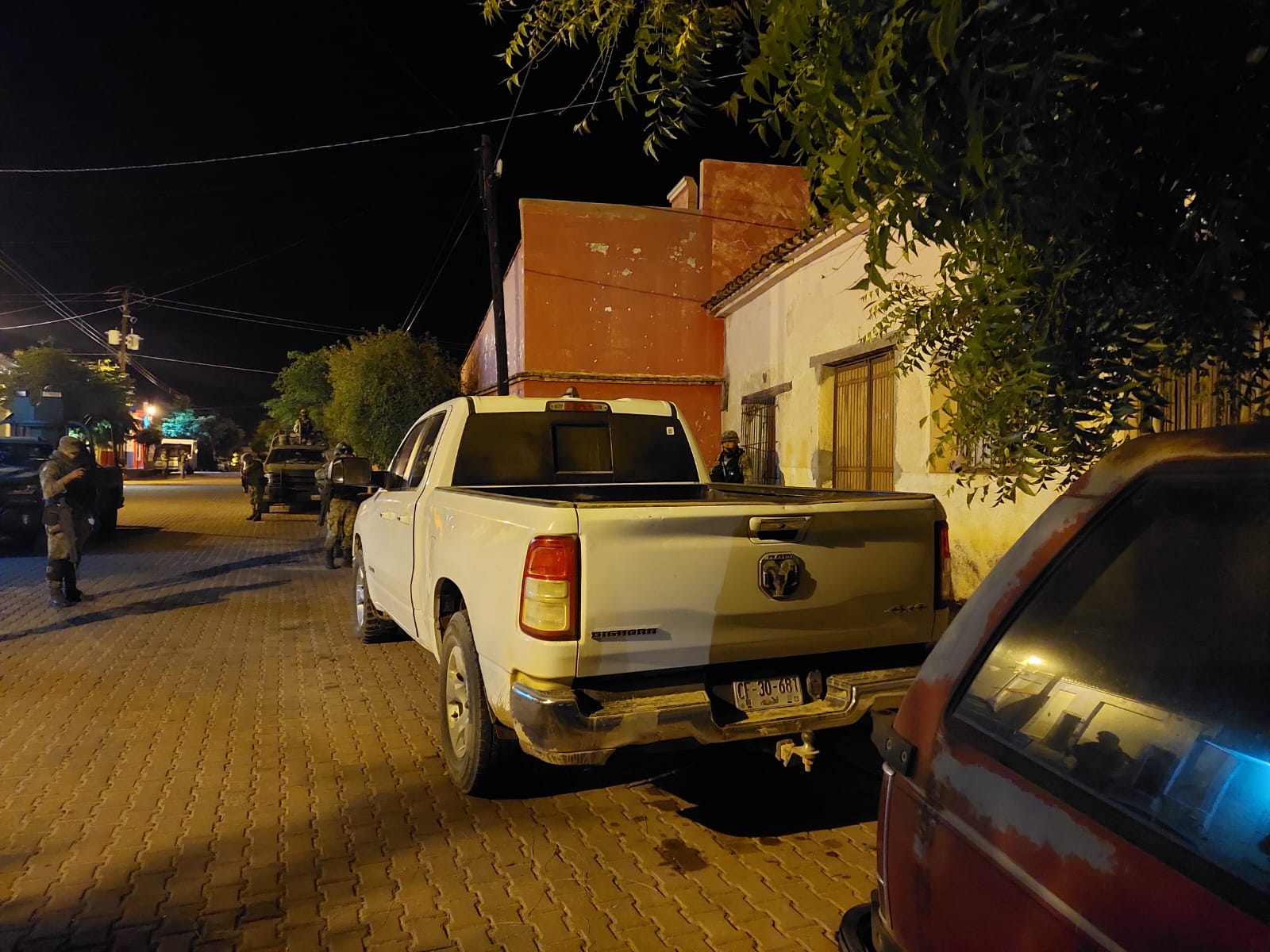 Aseguran camioneta con ‘cuernos de chivo’ y granadas tras balacera en Elota