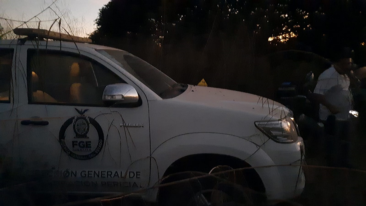 Camioneta de Servicios Periciales de la Fiscalía de Sinaloa