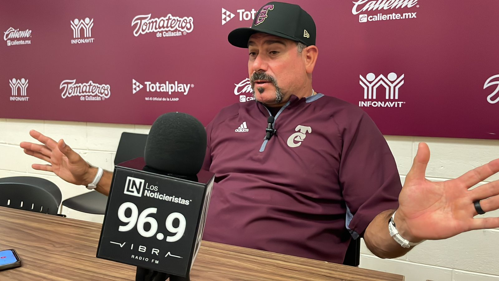 Benjamín Gil fue cesado como mánager de Tomateros de Culiacán