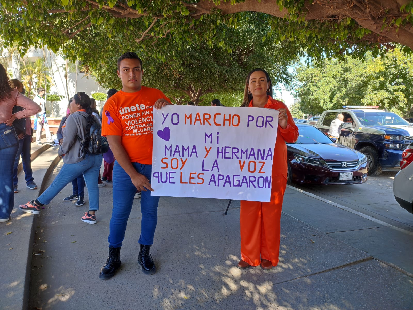 El feminicidio de su madre y de su hermana marcó su vida; hoy con un mural busca concientizar sobre los estragos