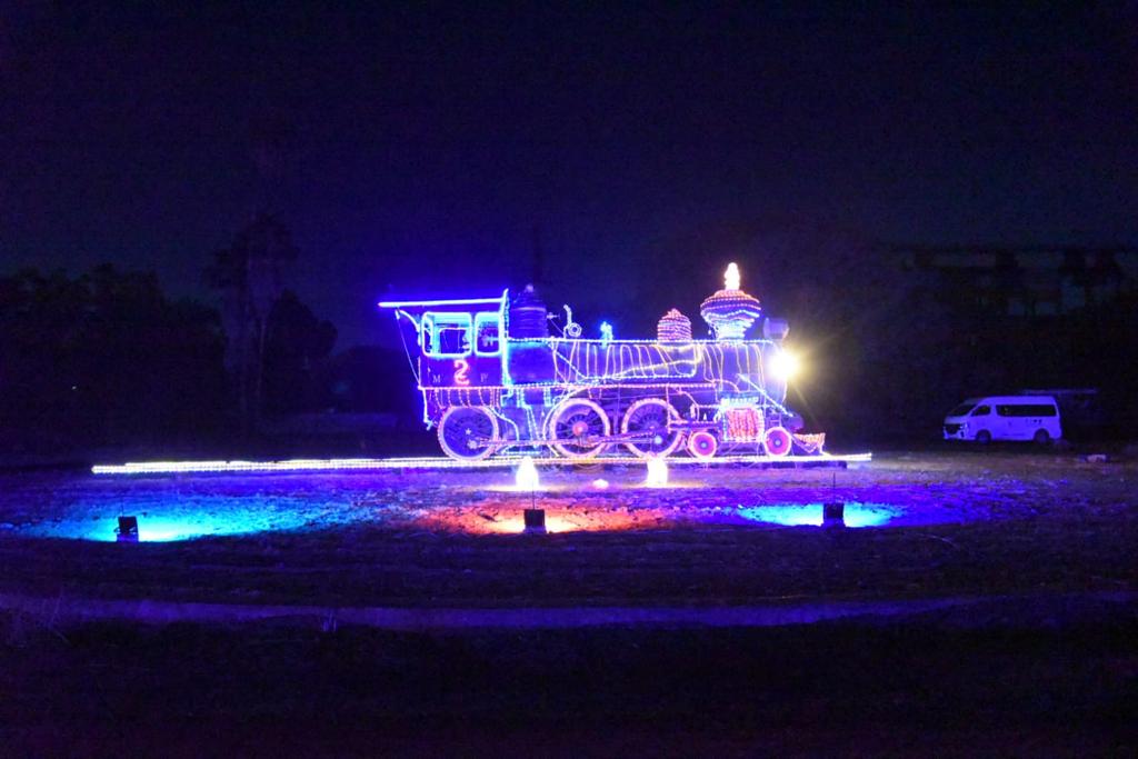 Dona familia Elizondo locomotora y chimenea del exingenio azucarero al Ayuntamiento de Ahome