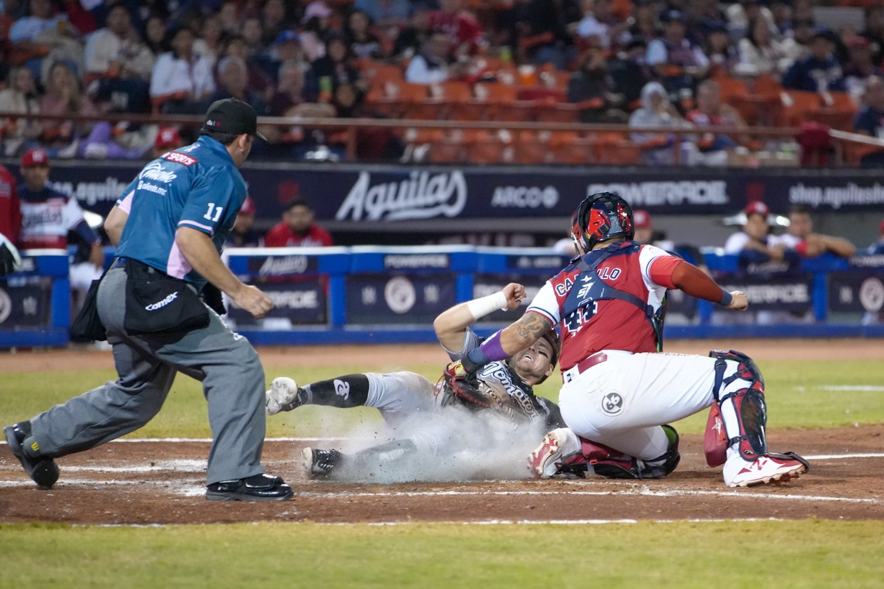 Tomateros apalea y despluma a los Águilas, 11 carreras le hicieron el equipo guinda