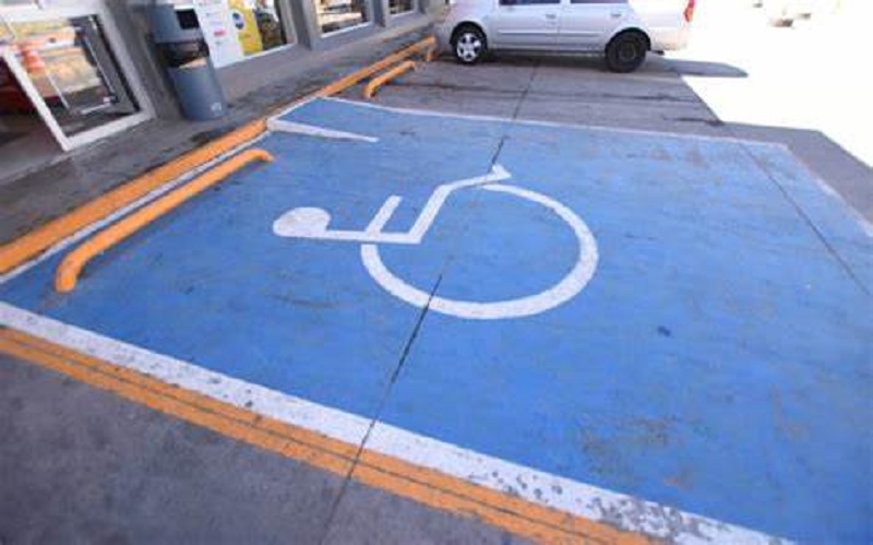 Jesús Benítez alza la voz para crear conciencia en estacionamientos para discapacitados; “póngase en nuestro lugar, no en nuestro espacio”