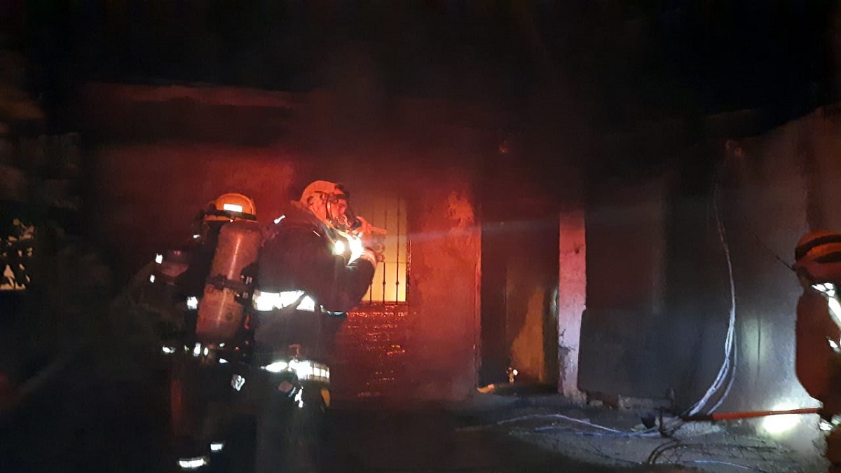 Las llamas acabaron con la casa de la familia Saucedo en Culiacán