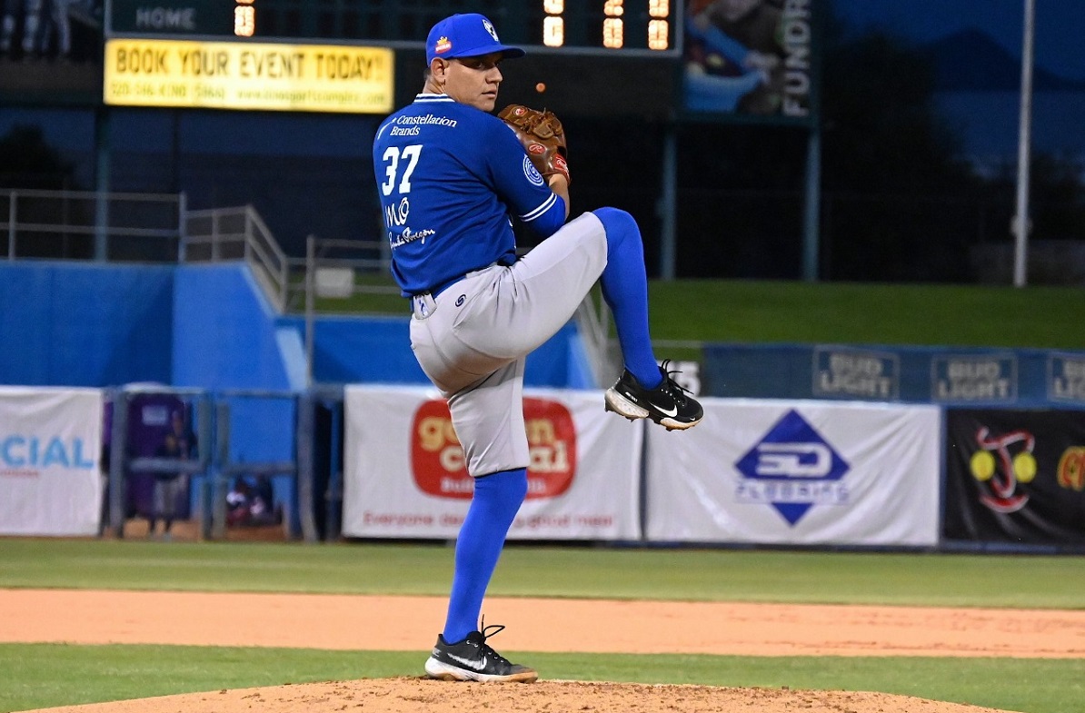 Javier Arturo López lanza sin hit ni carrera contra Mayos de Navojoa