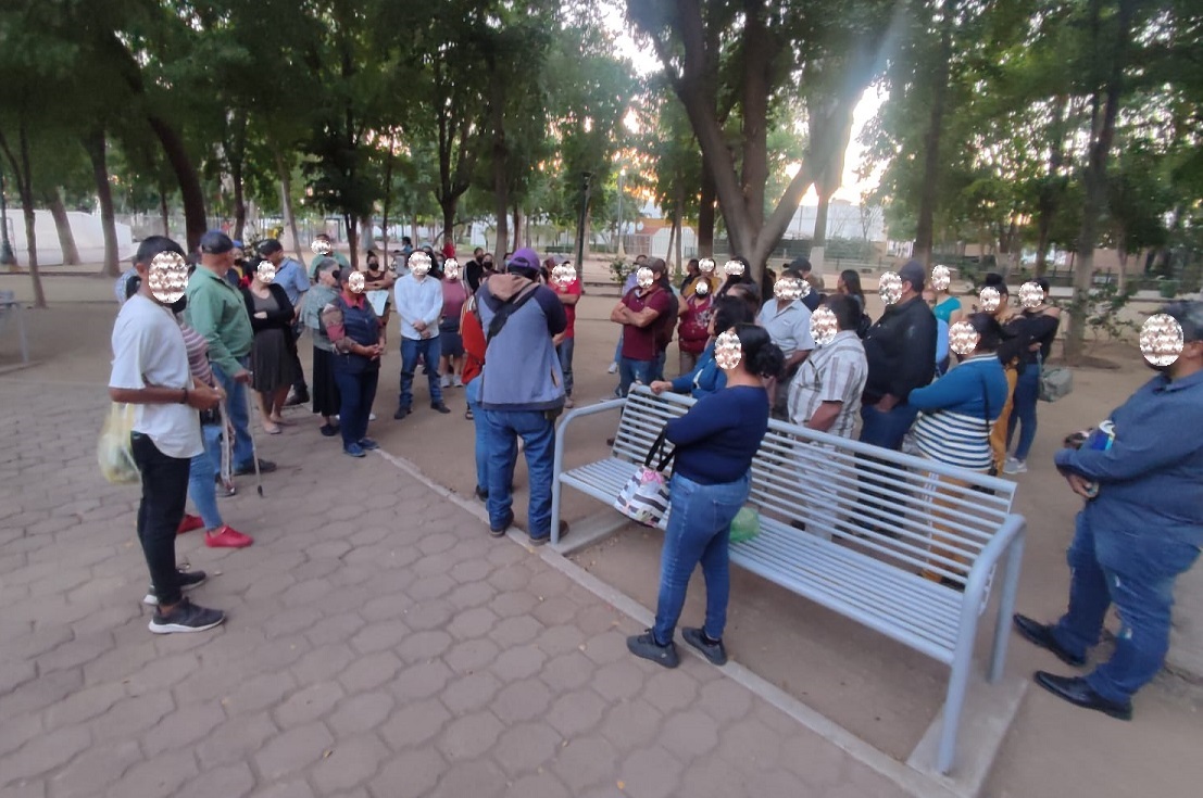 Desplazados por la violencia en la sierra se manifiestan en Guasave; piden les entreguen los solares prometidos