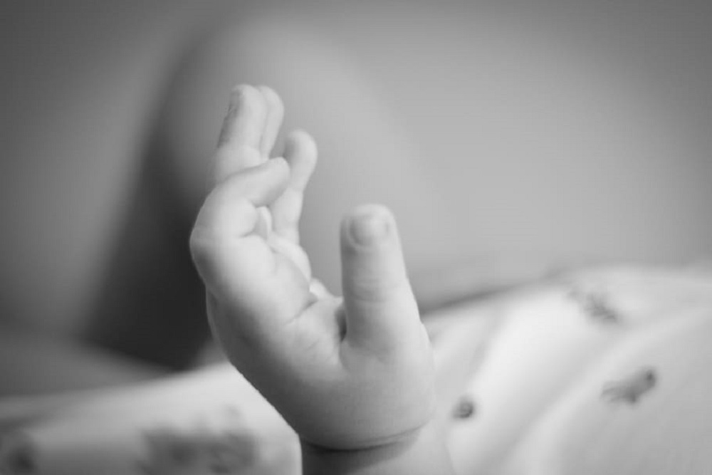 Son de muy bajos recursos; piden ayuda para sepultar a bebé de dos meses que falleció en Nío, Guasave