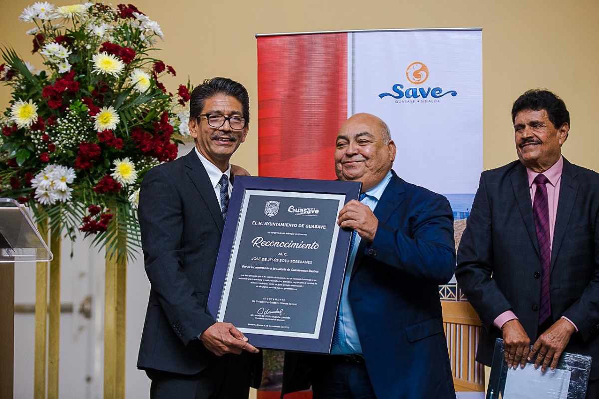 El empresario Jesús Soto Soberanes llega a la Galería de Guasavenses Ilustres