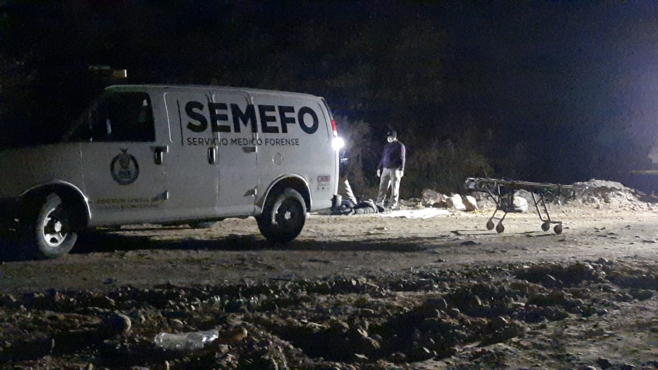 Esposados de las manos y con los ojos cubiertos con cinta, localizan asesinados a dos hombres, al sur de Culiacán