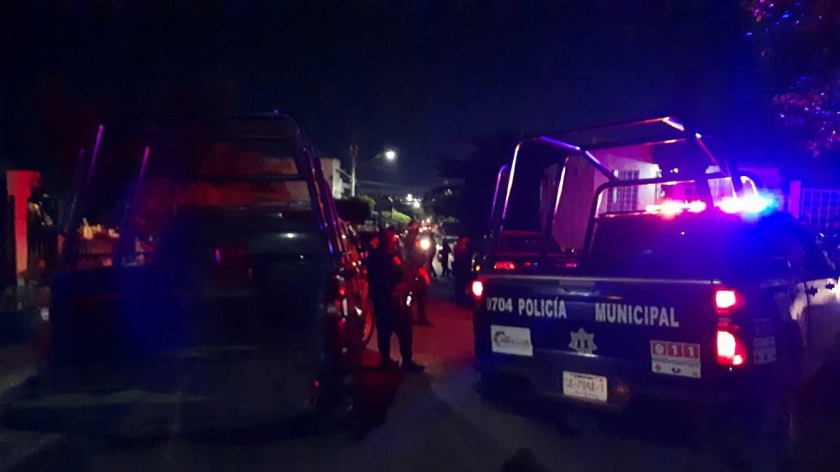Motociclistas armados interceptan a mujer y la despojan de camioneta 2023, en Culiacán