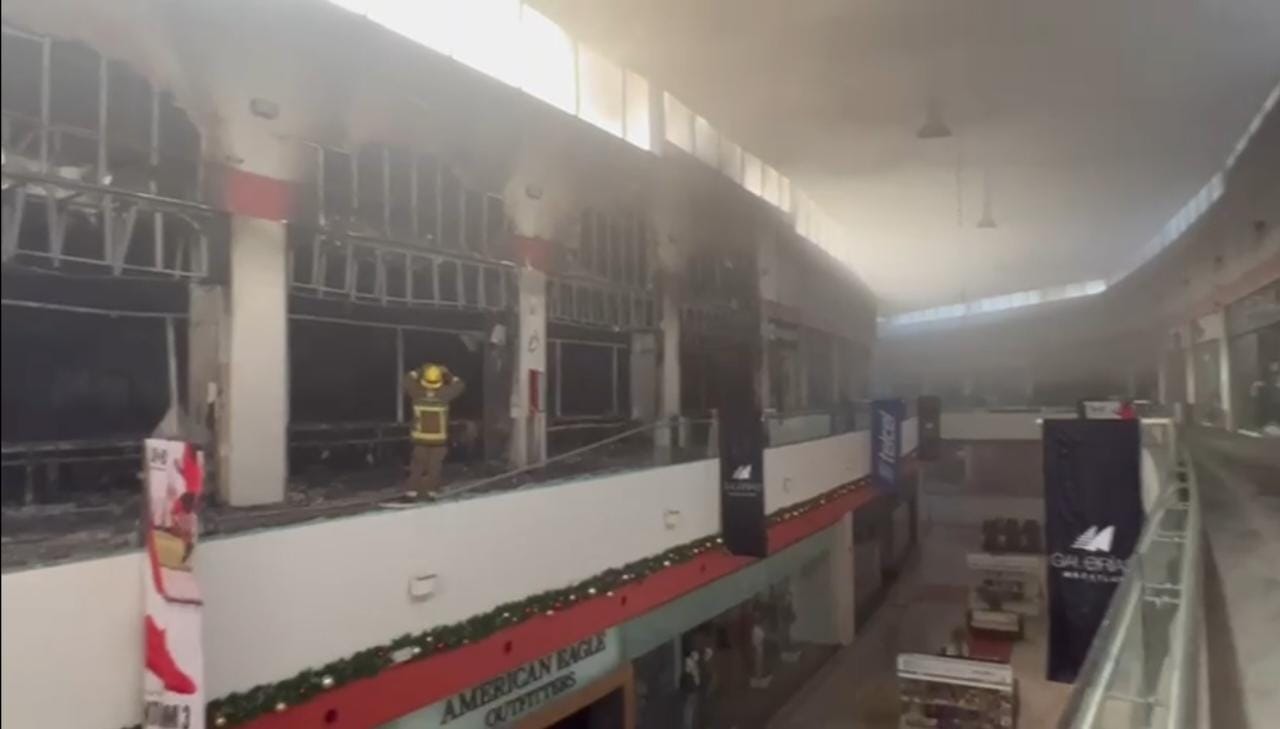Protección Civil Estatal será quien autorice reapertura al público del centro comercial que se incendió en Mazatlán