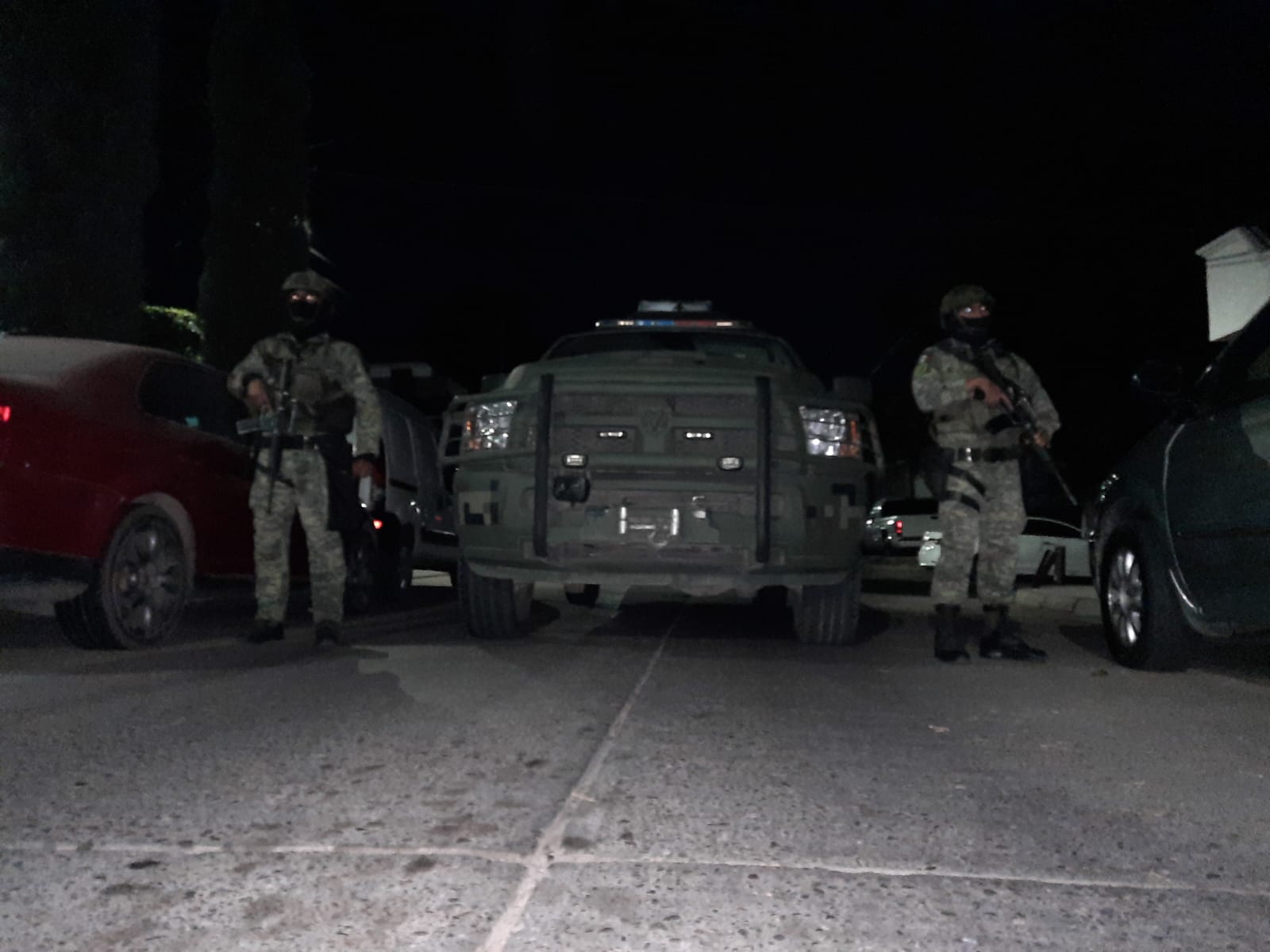 Aseguramos una camioneta blindada con armas largas, cortas y granadas en Los Pinos: SSPE