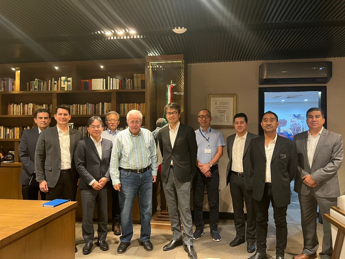 Recibe Rocha a directivos de Sumitomo, empresa automotriz que abrirá su planta número 12 en Sinaloa