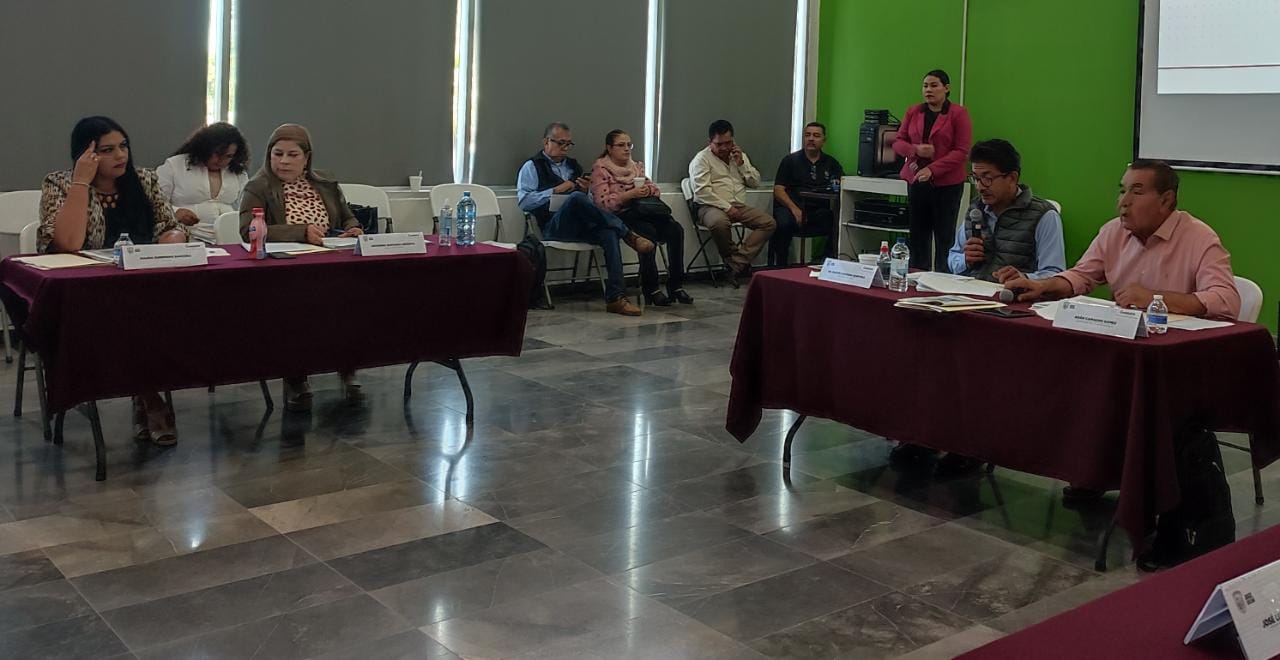 Sigue el pleito… síndica procuradora reclama que el alcalde cotiza en el IMSS con mil pesos al día y el grueso de trabajadores ganan el mínimo