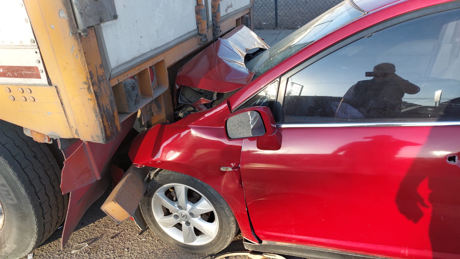 ‘Bolsas de aire los salvan’, se durmieron y estrellaron contra tráiler en Mazatlán
