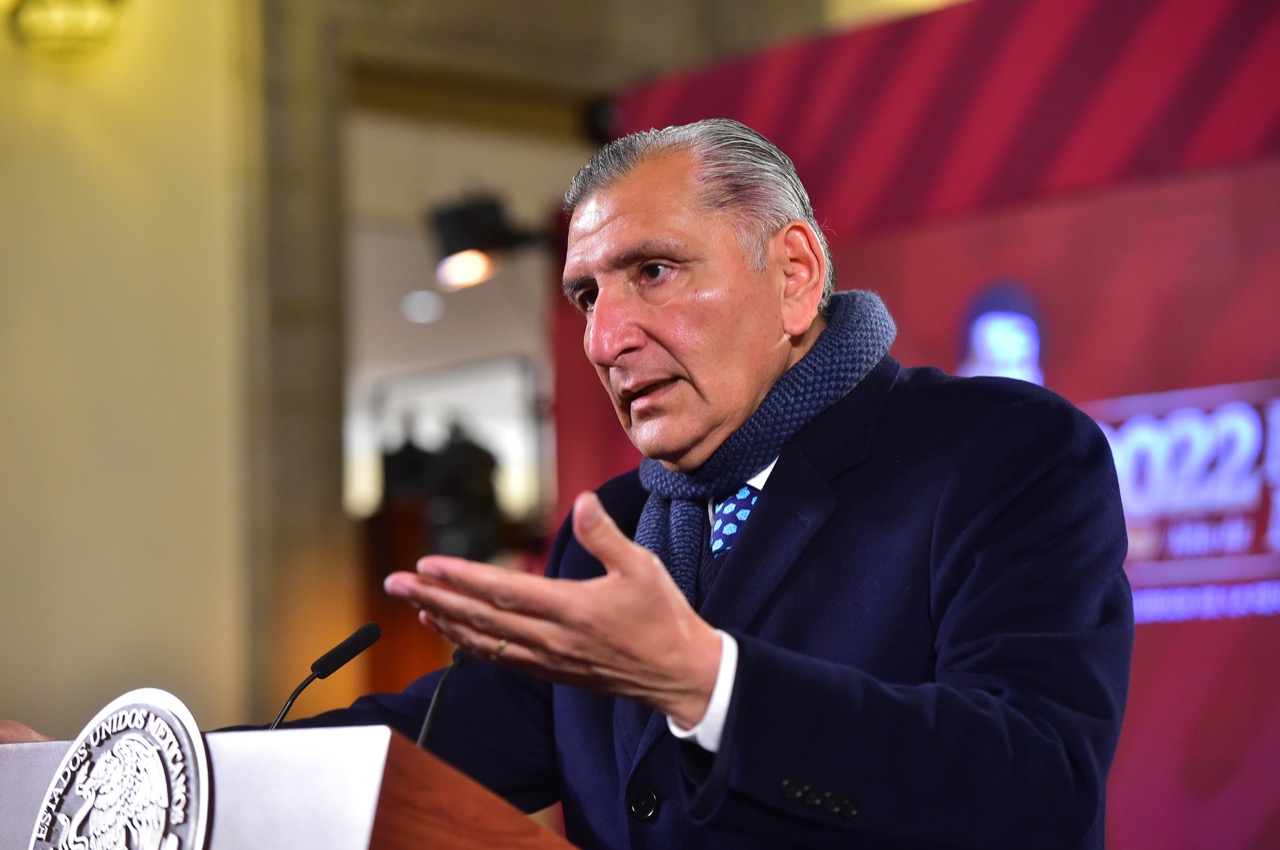 AMLO llama a cuidarse de la influenza y ‘lo que queda’ del COVID; Adán Augusto López ‘anda malo de la tos’, informa