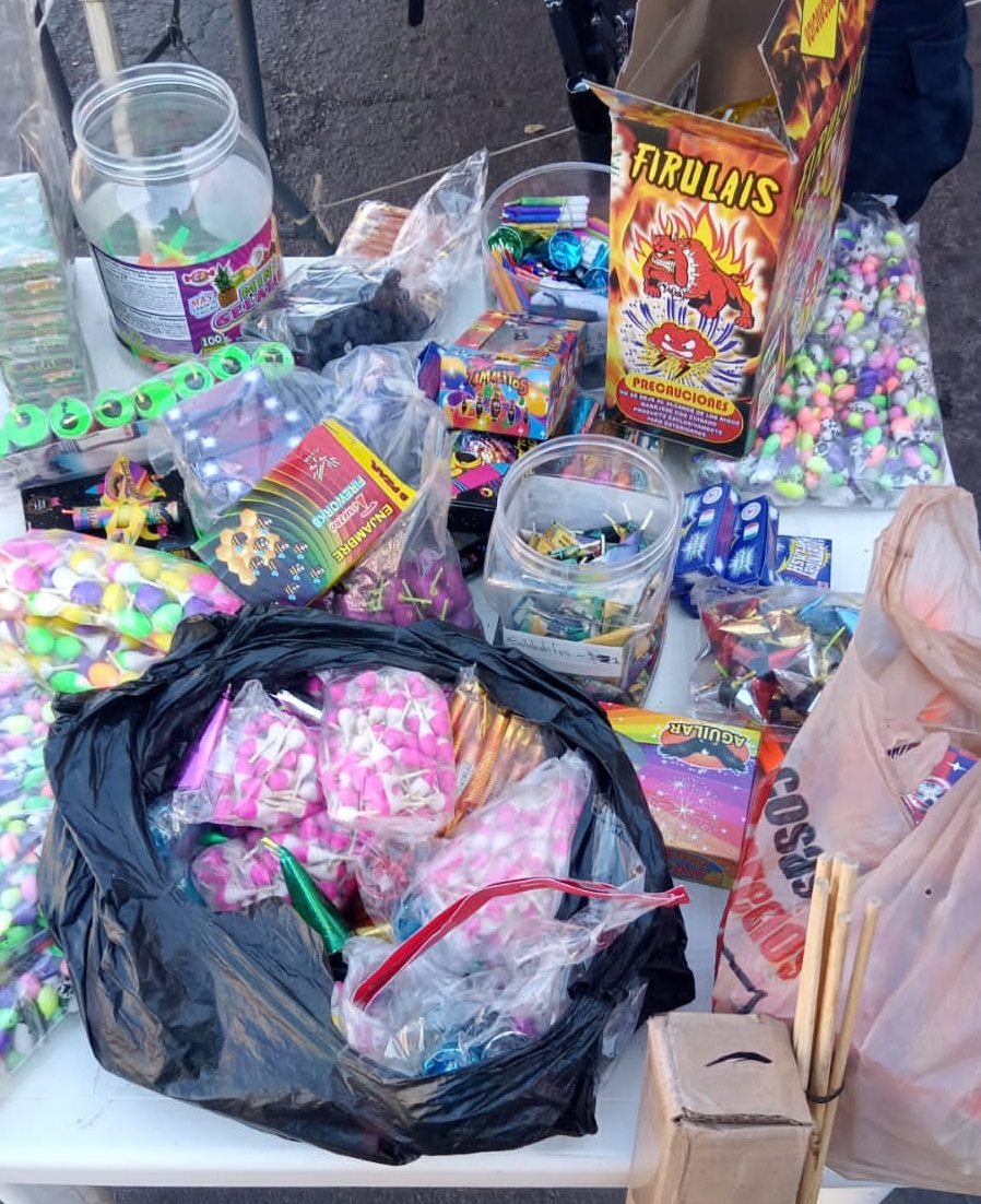 Aseguran 17 kilos de “cuetes” en el Tianguis Los Huizaches, en Culiacán; detienen al vendedor