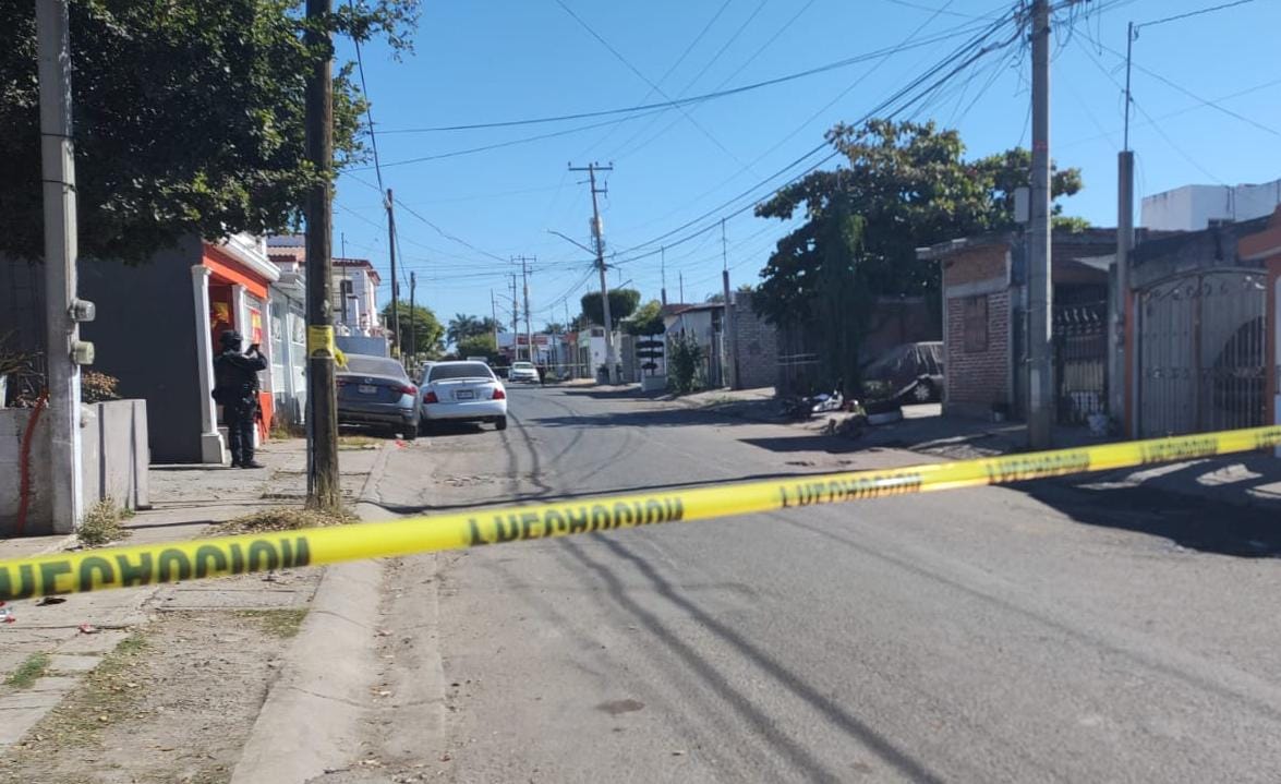 Balean a motociclista al oriente de Culiacán y lo dejan grave